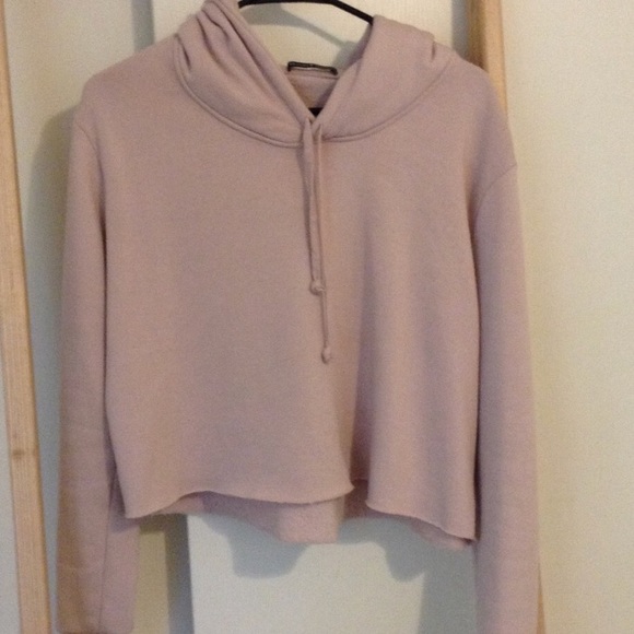 Brandy Melville Tops - Dusty pink cropped Lennon hoodie